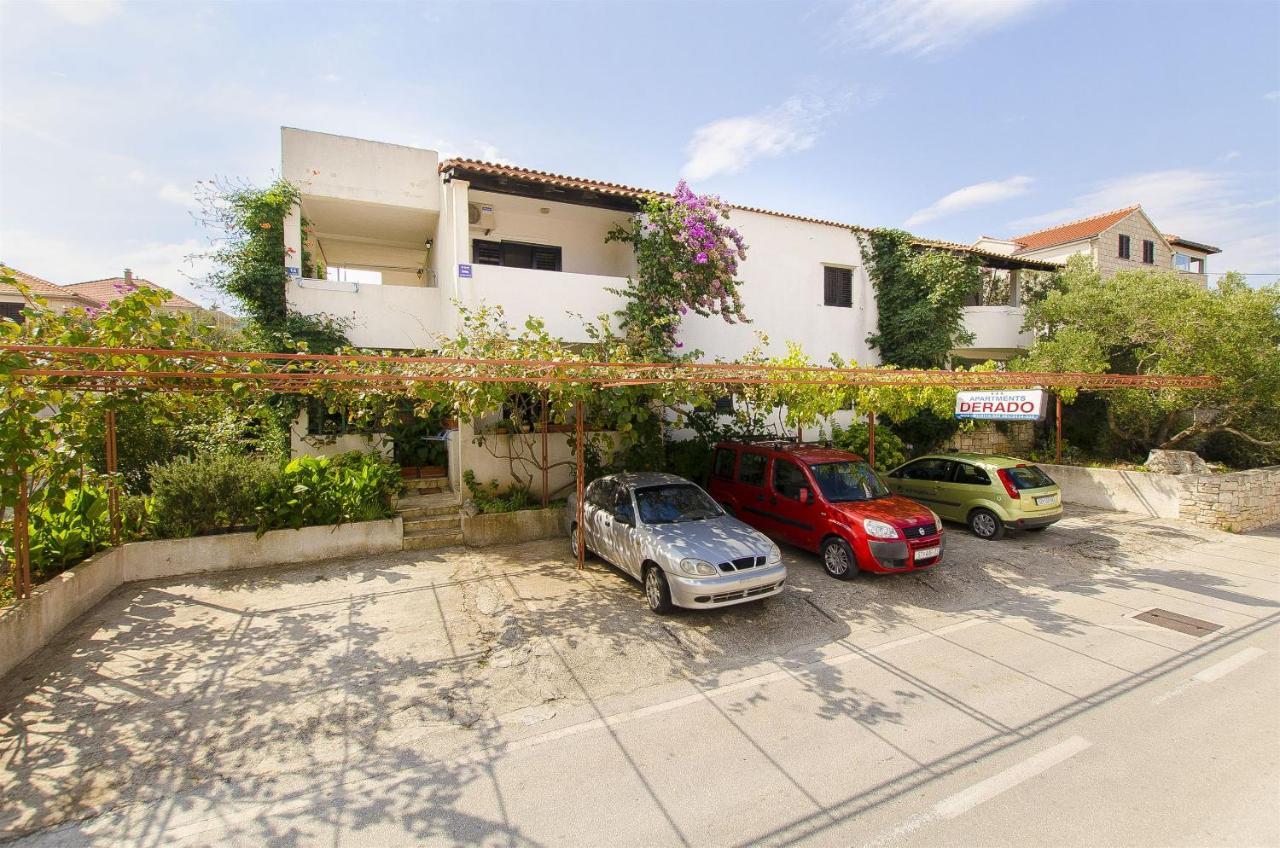 Apartments Derado Supetar Exteriér fotografie
